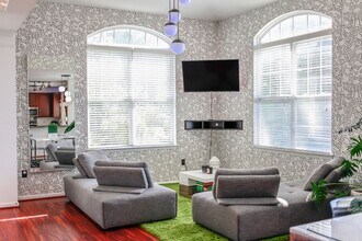 522 Knolls Dr in Newport News, VA - Foto de edificio - Building Photo