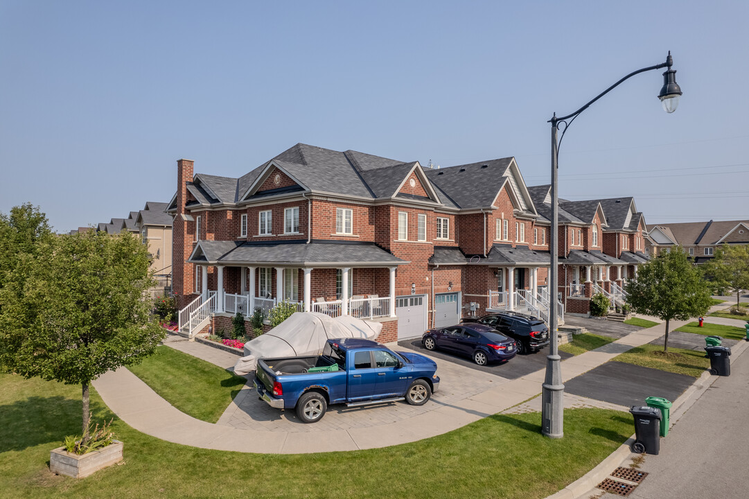 51 Teal Crest Cir in Brampton, ON - Building Photo