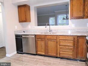 1914 Duffield Ln in Alexandria, VA - Building Photo - Building Photo