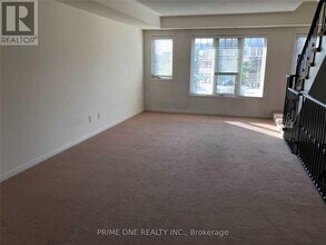 5605 Oscar Peterson Blvd in Mississauga, ON - Building Photo - Building Photo