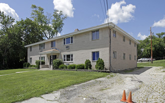 323 Cottonwood Ave in Hartland, WI - Building Photo
