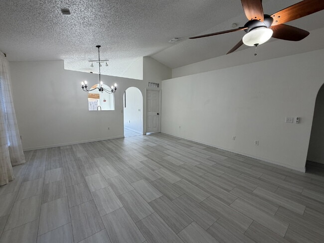 6634 Gentle Oaks Dr W in Jacksonville, FL - Building Photo - Building Photo