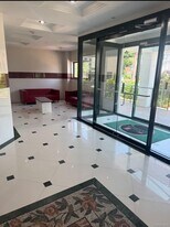 4 Chelsea Pl in Great Neck, NY - Building Photo