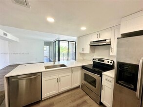 3561 SW 117th Ave in Miami, FL - Building Photo - Building Photo