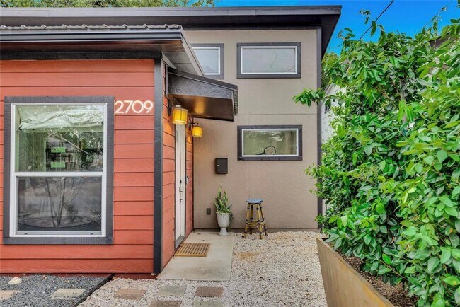 2709 Lyons Rd in Austin, TX - Building Photo - Building Photo