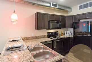 946 Doctor M.L.K. Jr St in Indianapolis, IN - Building Photo - Building Photo