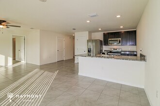 8633 Triumph Cir in Wildwood, FL - Foto de edificio - Building Photo