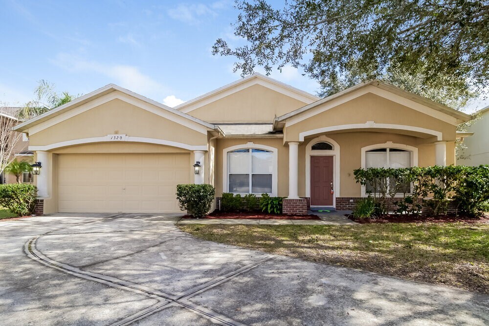 1320 Falconwood Ct in Apopka, FL - Building Photo