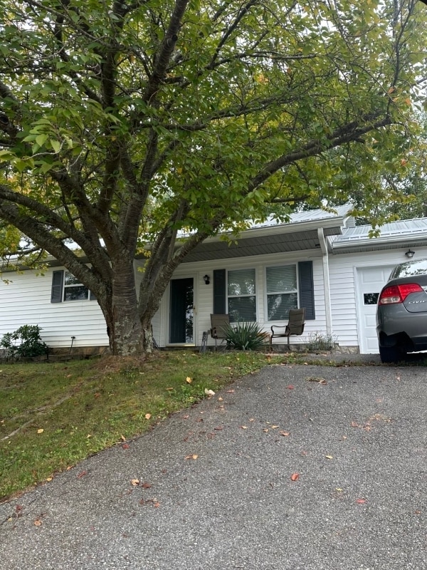 property at 630 Kamran Dr NW