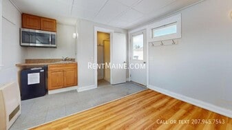 18 Main Rd, Unit 16 in Holden, ME - Building Photo