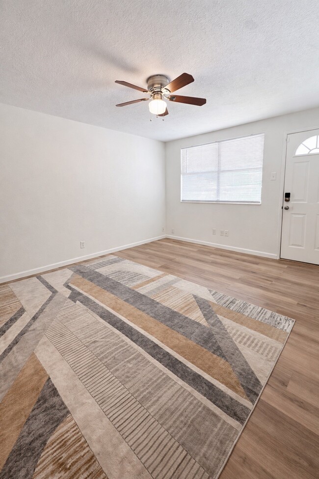 117 Sylvia St in Deer Park, TX - Building Photo - Building Photo