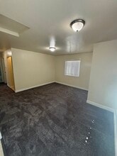 327 E 106th St in Los Angeles, CA - Building Photo - Building Photo