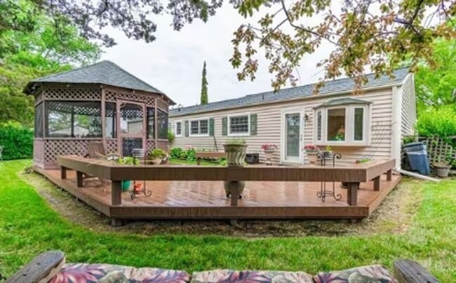 3561 Poppy Crescent in Virginia Beach, VA - Building Photo - Building Photo