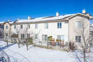 2-94 Citadel Meadow Gdns NW in Calgary, AB - Building Photo