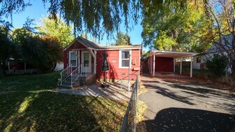 4821 Climax Ave in Klamath Falls, OR - Building Photo