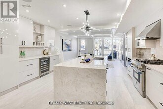 94 Lake Crescent in Toronto, ON - Building Photo - Building Photo