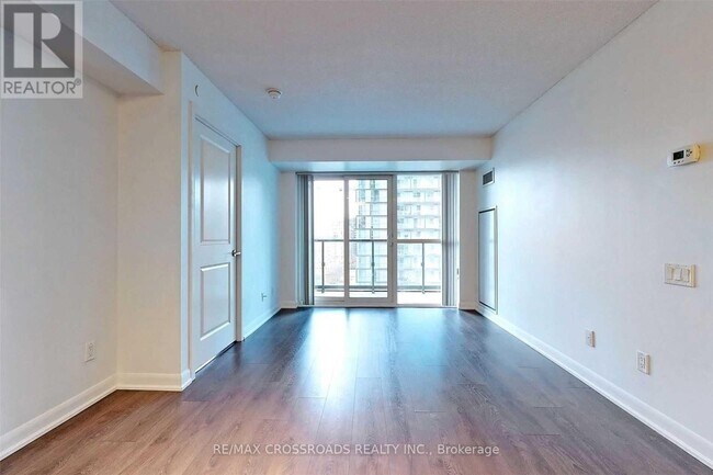 5168 Yonge St in Toronto, ON - Building Photo - Building Photo