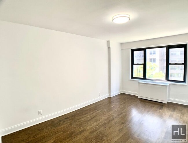 EAST 56 STREET in New York, NY - Building Photo - Building Photo