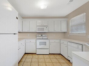 1421 Western Oaks Ct in Bryan, TX - Building Photo - Building Photo