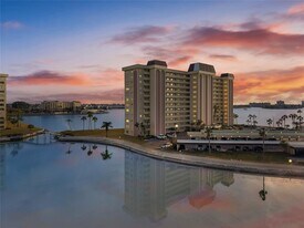 4775 Cove Cir in St. Petersburg, FL - Building Photo
