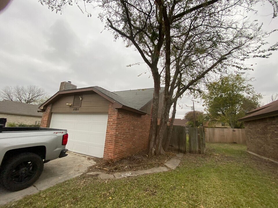 1821 Meadowbrook Dr in Killeen, TX - Building Photo