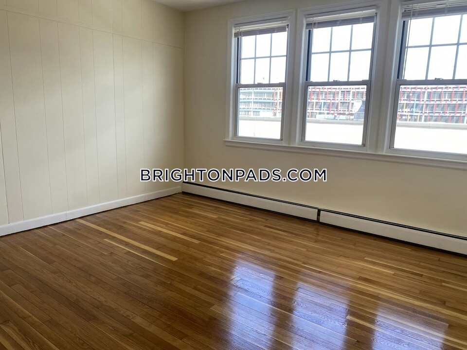 175 N Beacon St, Unit 1 in Boston, MA - Building Photo