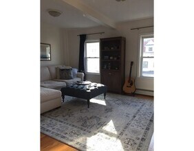 652 Dorchester Ave, Unit 3 in Boston, MA - Foto de edificio - Building Photo