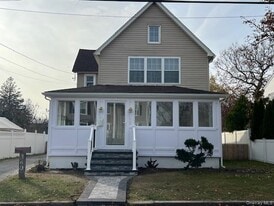 349 N 4th St in Lindenhurst, NY - Building Photo
