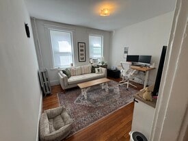 126 Warren St in Boston, MA - Building Photo