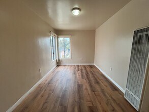 1135 W 90th St in Los Angeles, CA - Foto de edificio - Building Photo