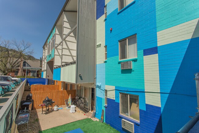 View House in Boulder, CO - Building Photo - Building Photo