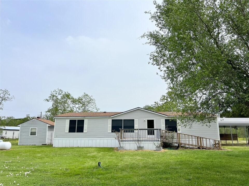 10125 Needville Fairchilds Rd in Needville, TX - Building Photo