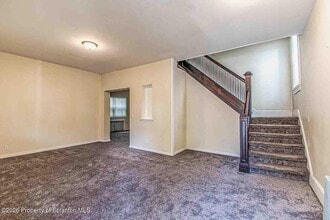 815 Monroe Ave in Scranton, PA - Foto de edificio - Building Photo