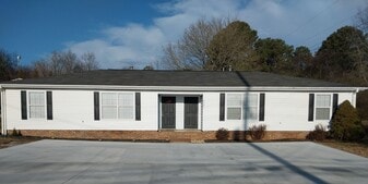 9901 Hixson Pike, Unit D in Soddy Daisy, TN - Building Photo