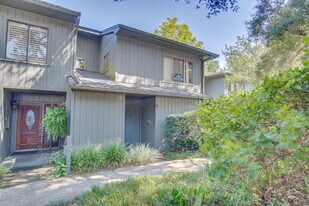 18 Hillbrook Way in Pensacola, FL - Building Photo