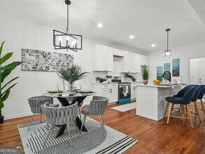 3925 Pineshore Cir in Gainesville, GA - Foto de edificio - Building Photo