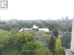 298 Jarvis St in Toronto, ON - Building Photo - Building Photo