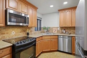 1661 Braddock Ct in San Jose, CA - Foto de edificio - Building Photo