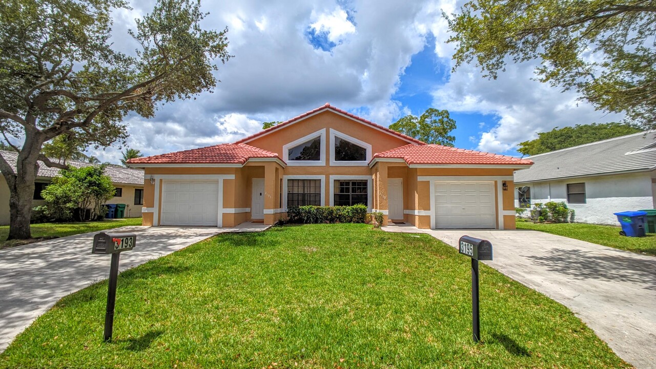 3193 NW 118th Dr in Coral Springs, FL - Building Photo