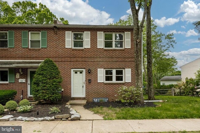 property at 918 Dogwood Ln