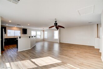 9527 Violet Sunset Ave in Las Vegas, NV - Building Photo - Building Photo
