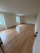 360 Highland Ave, Unit 2 in Clifton, NJ - Foto de edificio - Building Photo