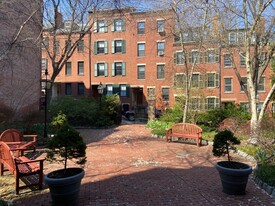 27 S Russell St, Unit 3 in Boston, MA - Building Photo