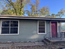 1343 Hilliard St in Paris, TX - Building Photo