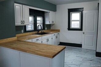 618 Clinton St in Owosso, MI - Building Photo - Building Photo