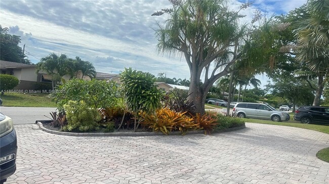 5771 NE 19th Ter in Fort Lauderdale, FL - Building Photo - Building Photo