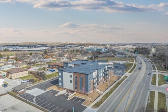 Duet Apartments in Menomonee Falls, WI - Foto de edificio - Building Photo