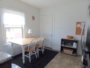 34 Capen St, Unit 2 in Medford, MA - Building Photo - Building Photo