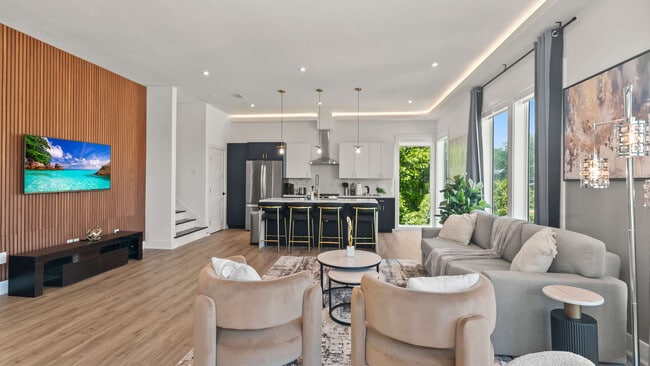 property at 1733 N Fitzhugh Ave