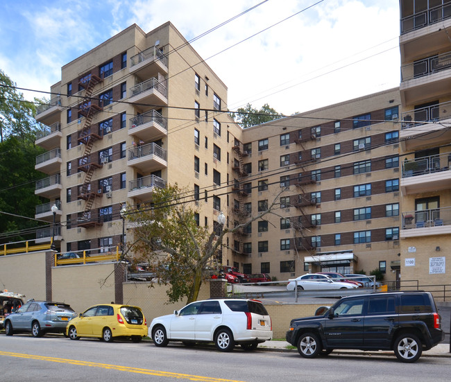 1100 Warburton Ave in Yonkers, NY - Building Photo - Building Photo